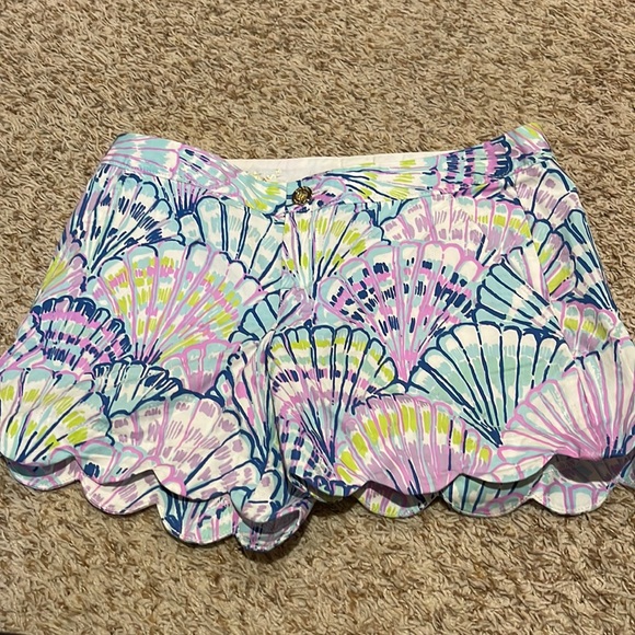 Lilly Pulitzer She’ll Print shorts 🐚💜 Size 4 - Picture 1 of 5